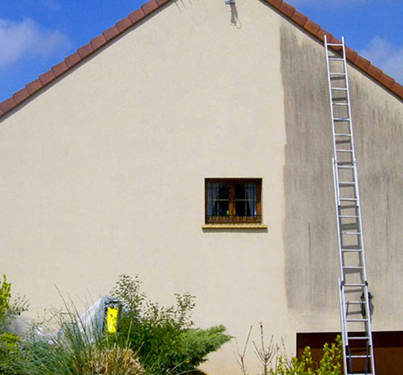 Ravalement façade et bardage - KINAY COUVREUR 72  : Nettoyage façade et traitement anti-mousse. Ravalement peinture façade et pose de bardage sur le Mans …Sarthe (72)