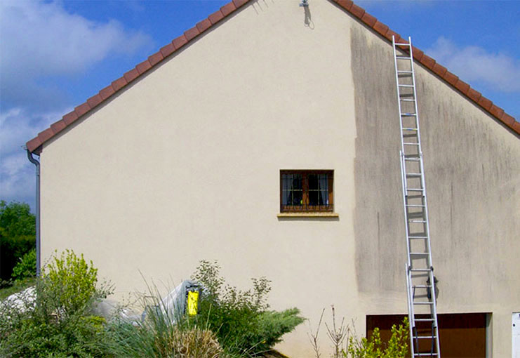 Ravalement façade et bardage - KINAY COUVREUR 72  : Nettoyage façade et traitement anti-mousse. Ravalement peinture façade et pose de bardage sur le Mans …Sarthe (72)